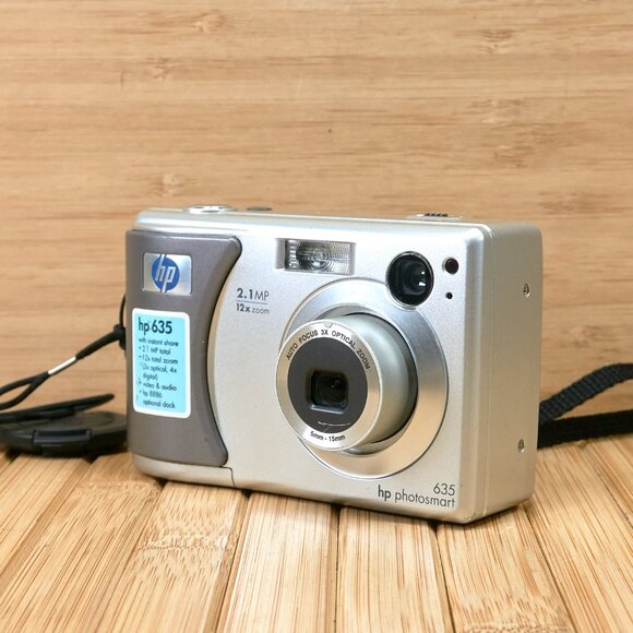 Vintage HP Photosmart HP 635 2.1MP Digital Camera, 3X Optical Zoom - Picture 1 of 7